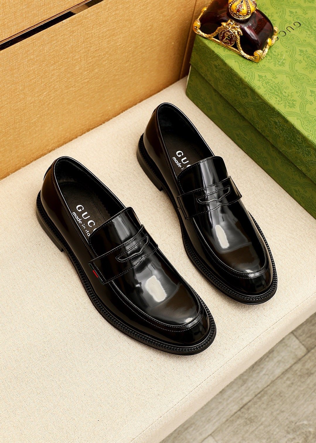 GUCCI Glossy Strap Loafers